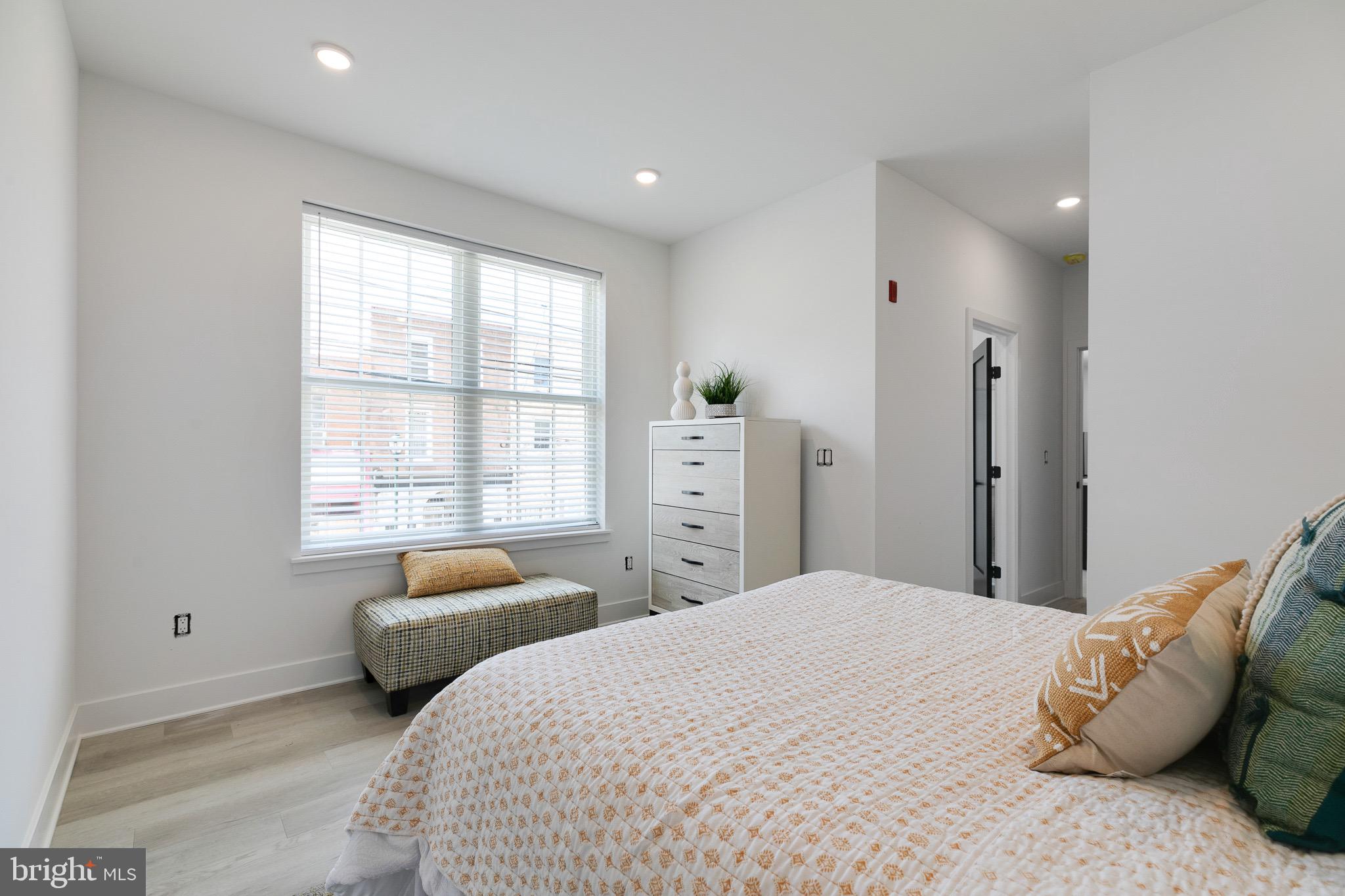 PORT RICHMOND - Residential Lease