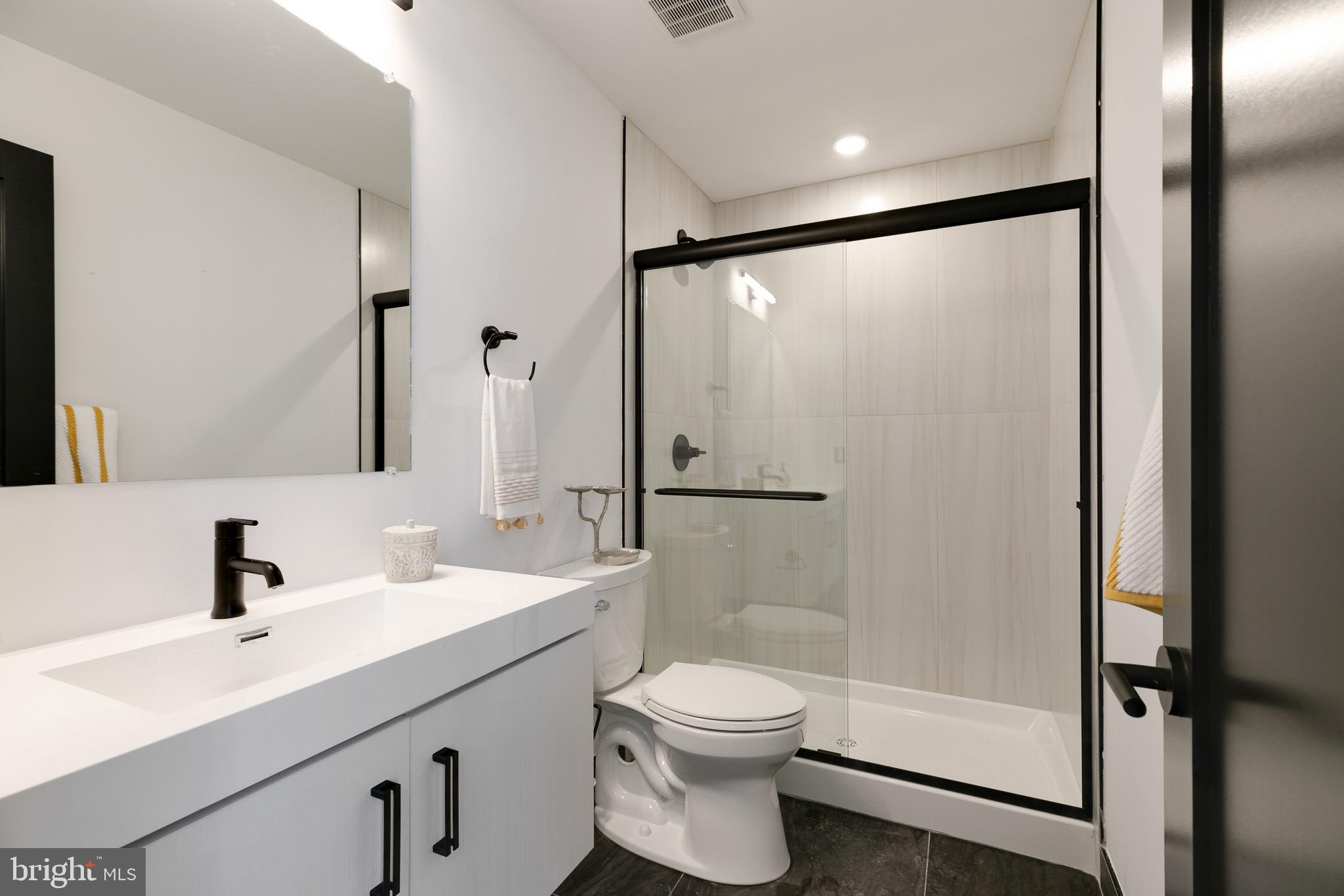 PORT RICHMOND - Residential Lease