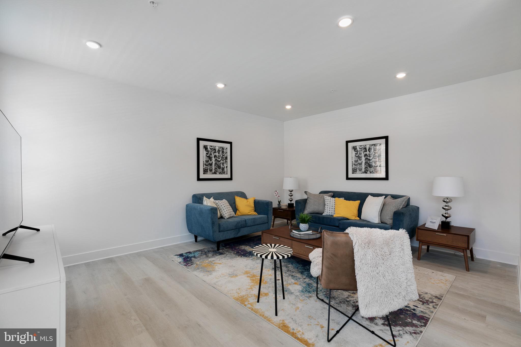 PORT RICHMOND - Residential Lease