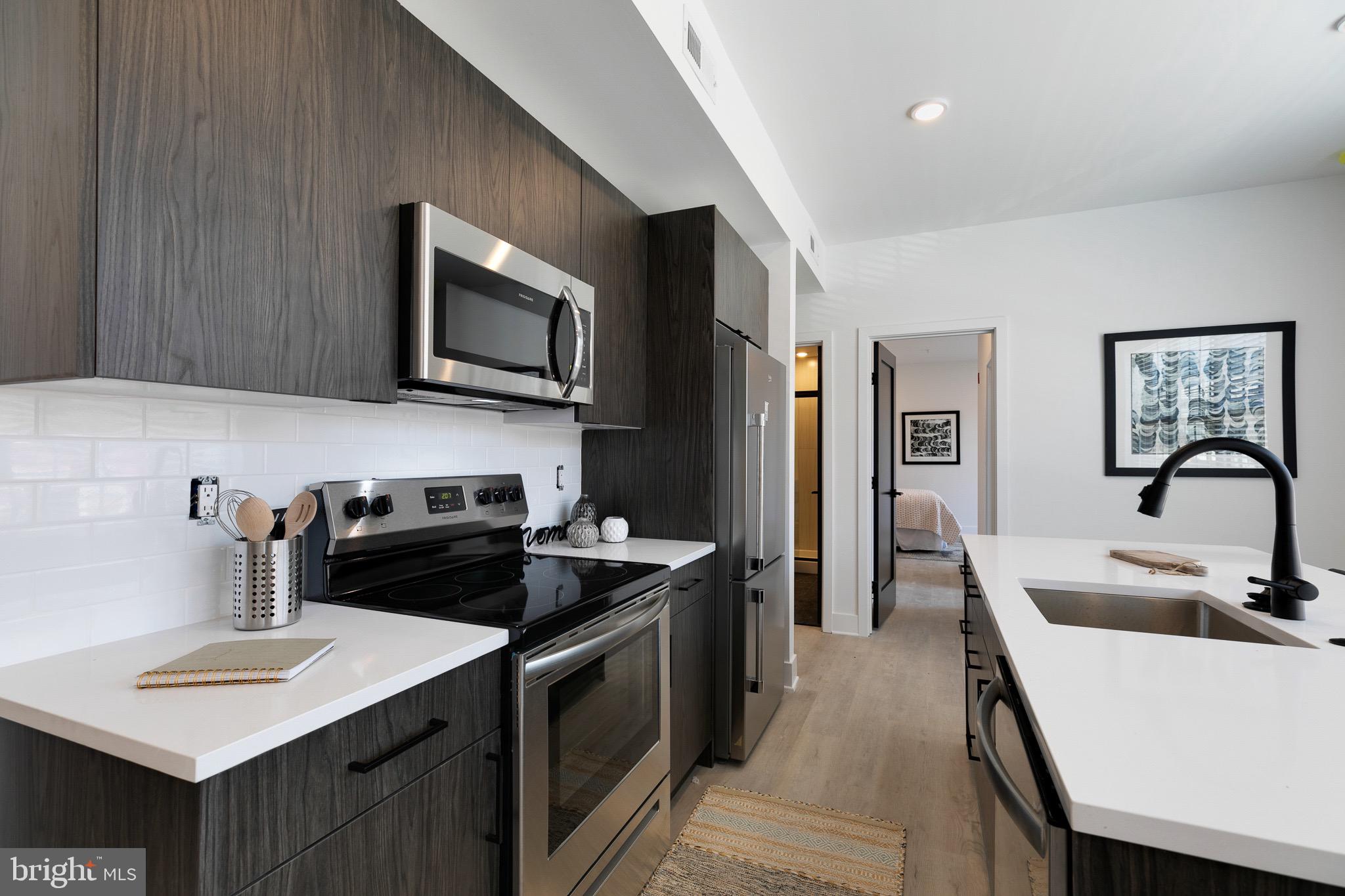 PORT RICHMOND - Residential Lease