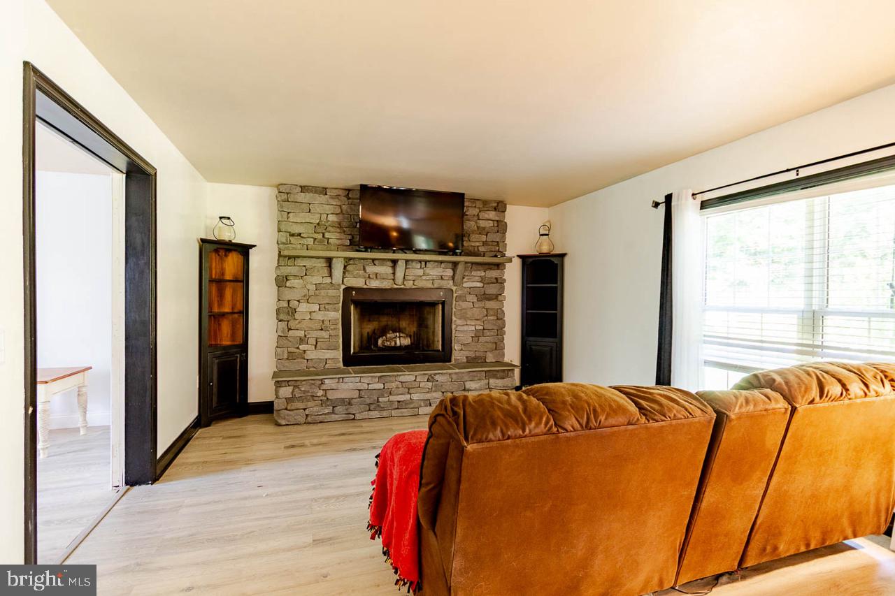 175 CREEKSIDE LANE