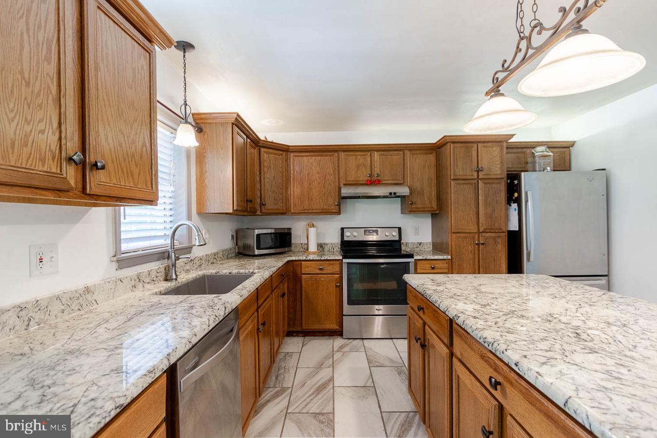 175 CREEKSIDE LANE