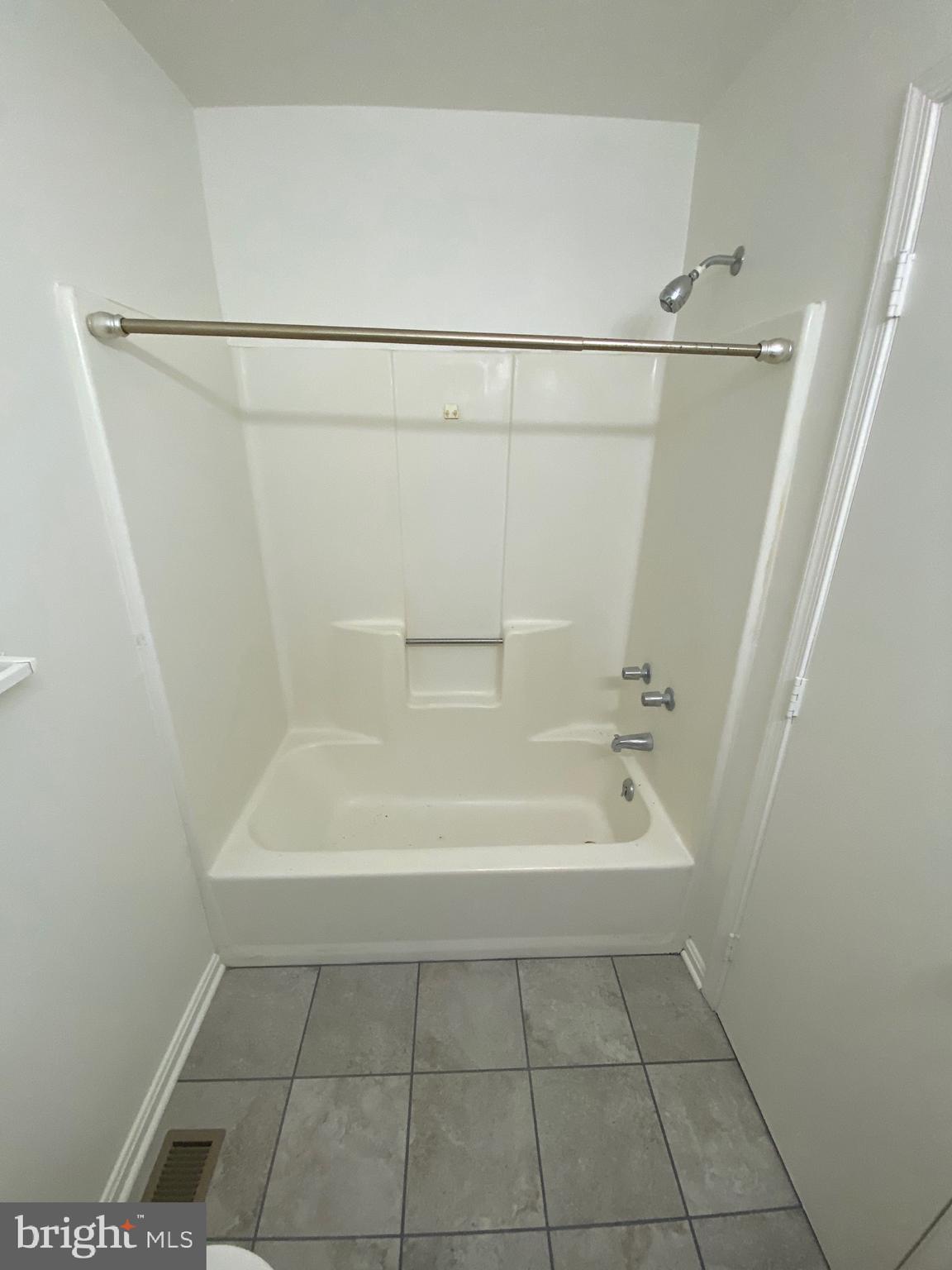 SAINT CHARLES - Residential Lease