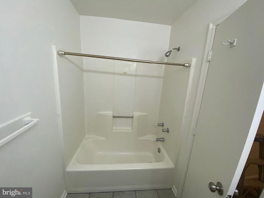 Price Reduction, Very Nice property, freshly painted, close to shops, restaurants, nice starter home.