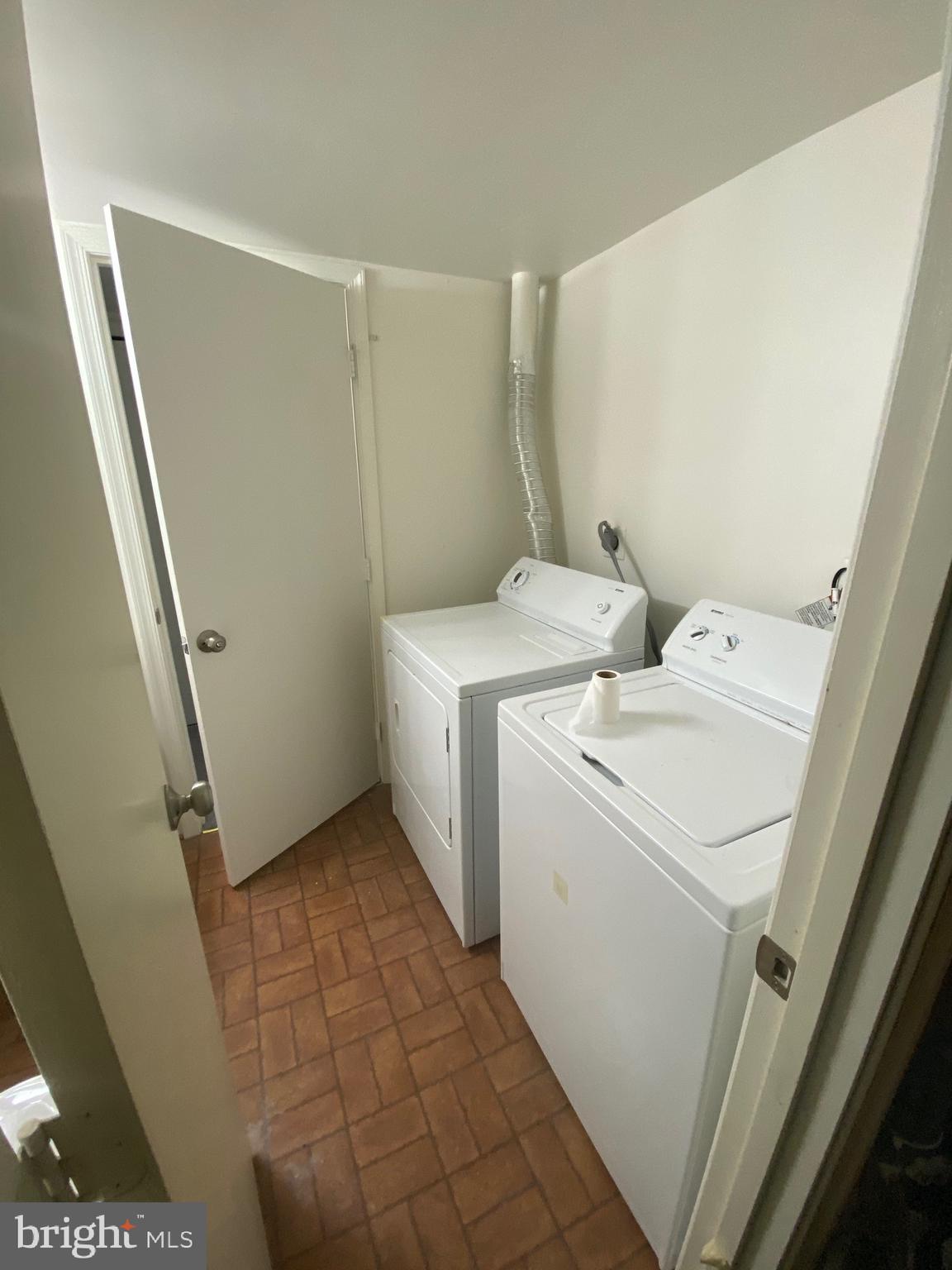 SAINT CHARLES - Residential Lease