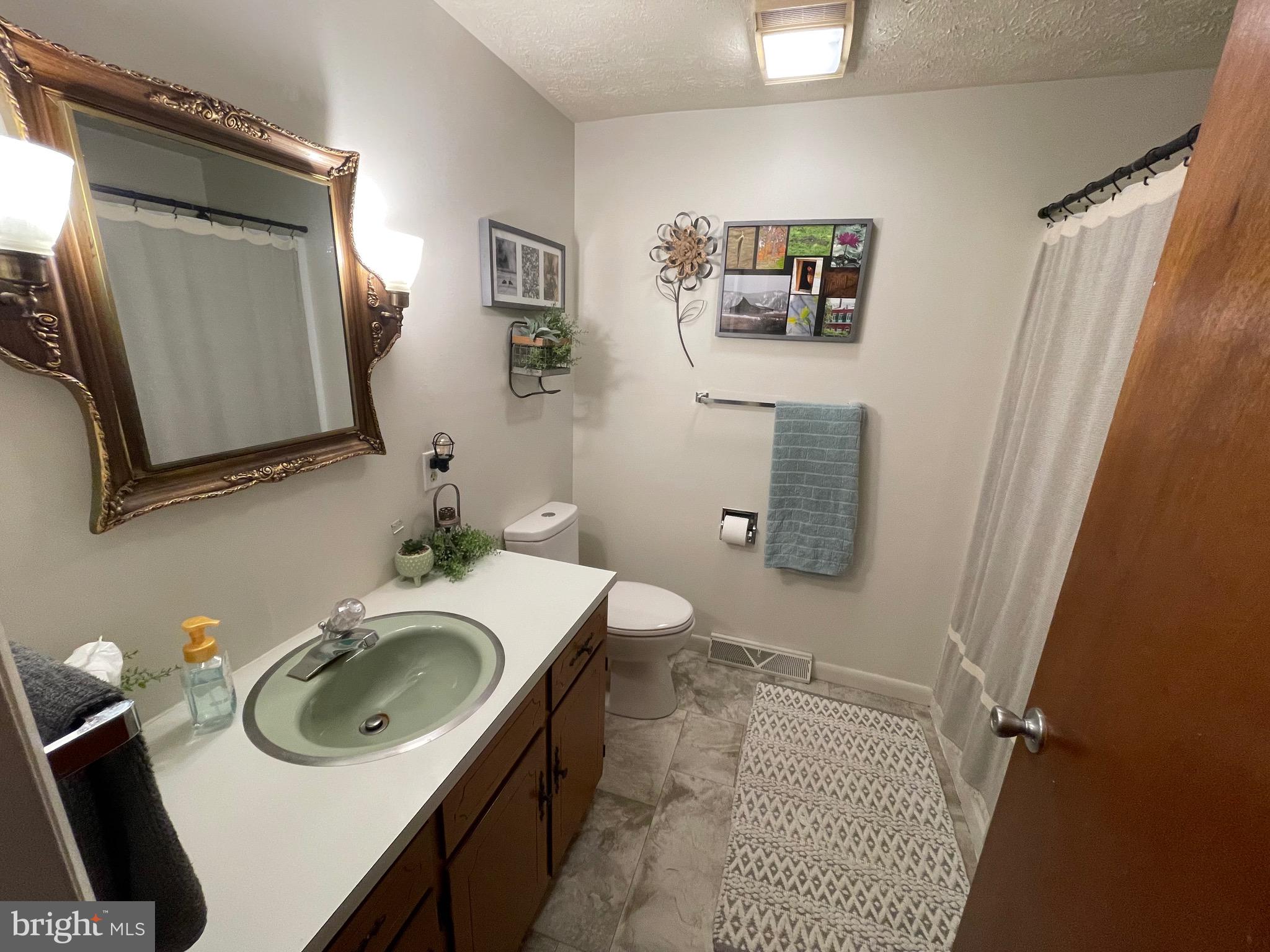 KENSINGTON HEIGHTS - Residential Lease