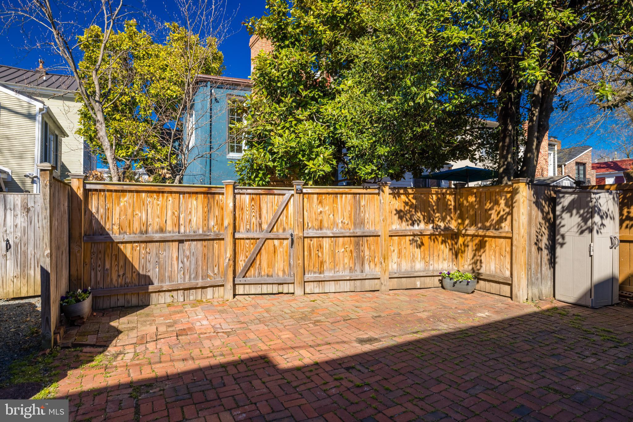 OLD TOWN ALEXANDRIA - Residential