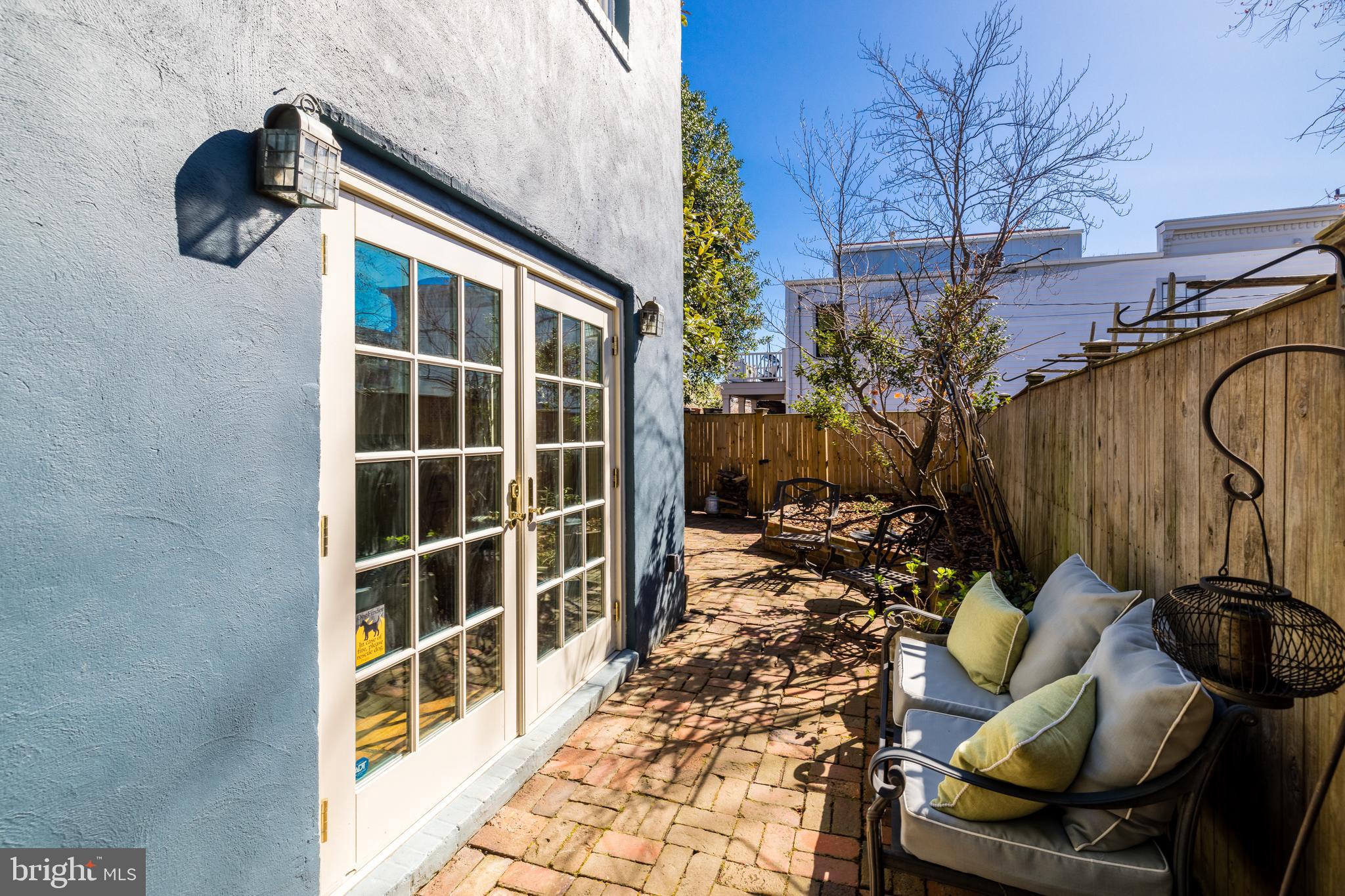 OLD TOWN ALEXANDRIA - Residential