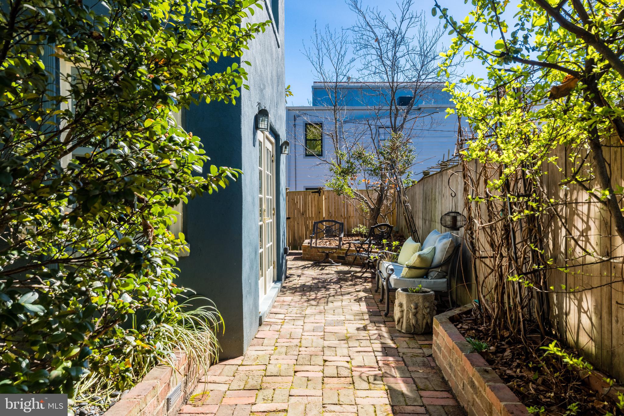 OLD TOWN ALEXANDRIA - Residential