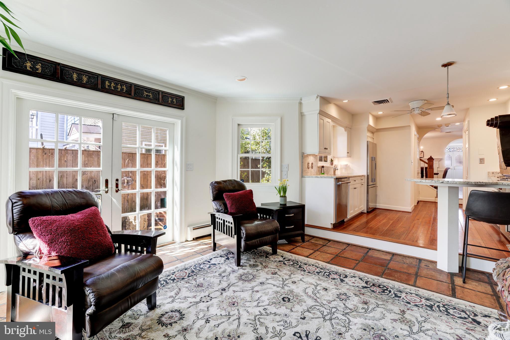 OLD TOWN ALEXANDRIA - Residential