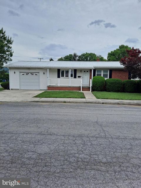 25 JUDY STREET PETERSBURG WV 26847