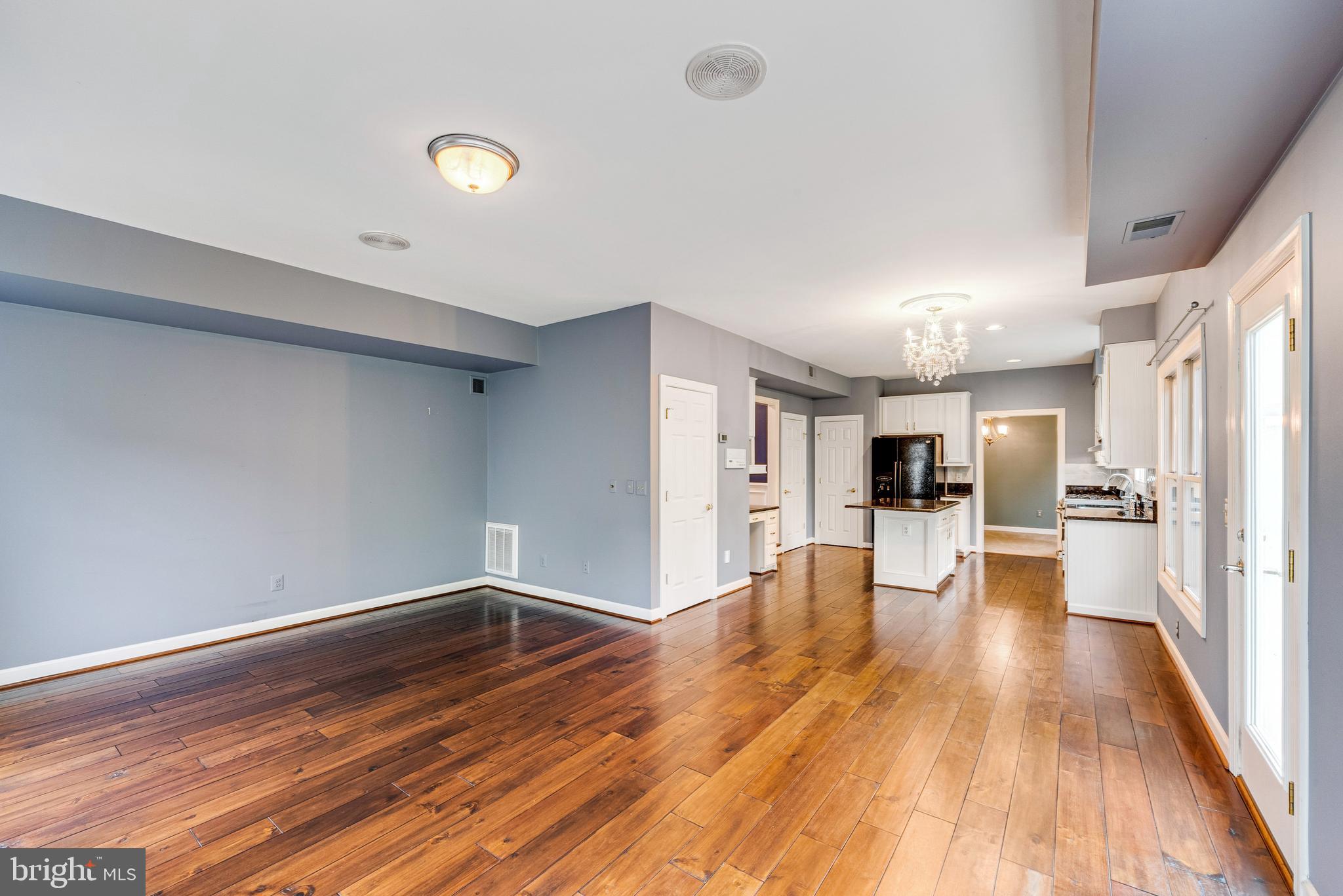 ASHBURN VILLAGE - Residential