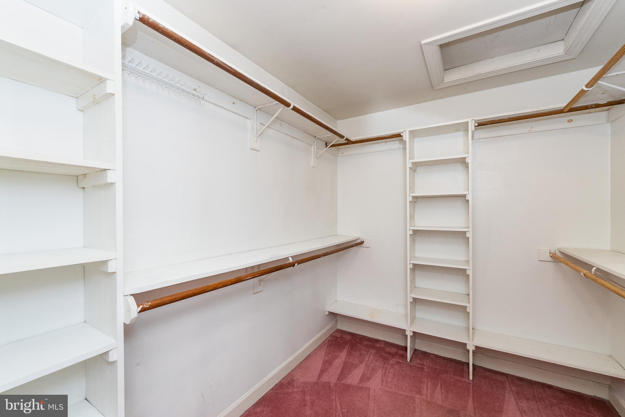 ASHBURN VILLAGE - Residential