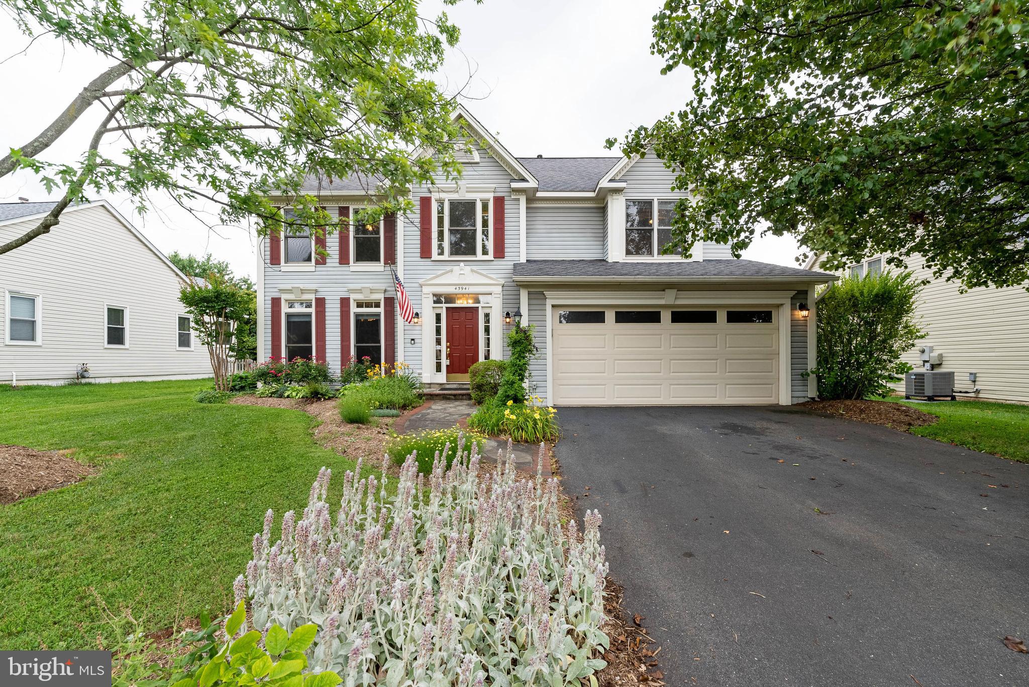 ASHBURN VILLAGE - Residential