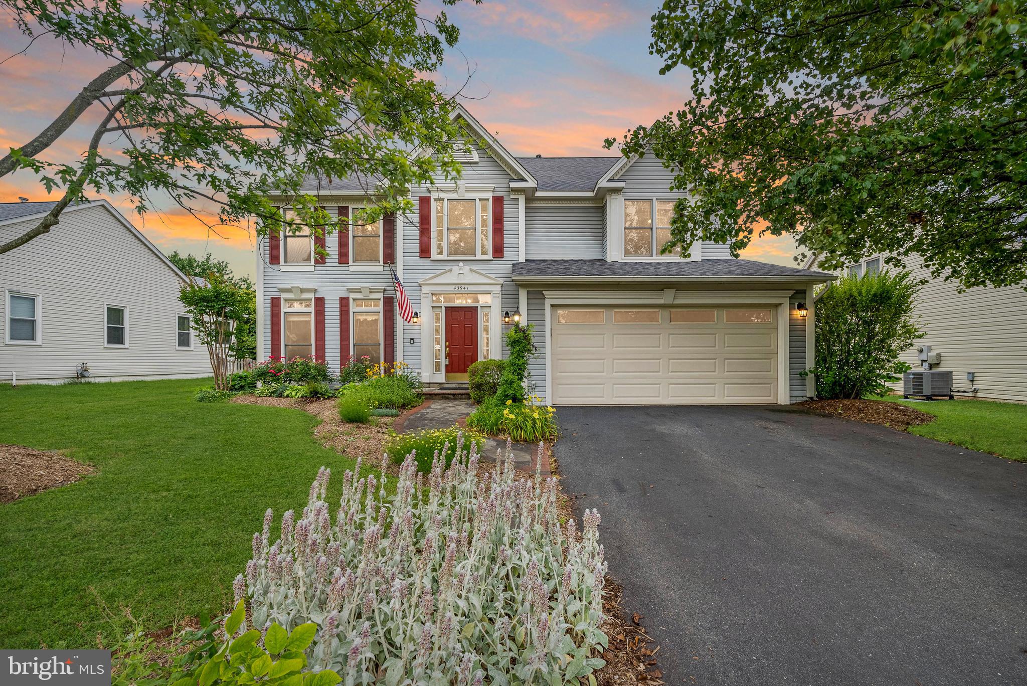 ASHBURN VILLAGE - Residential