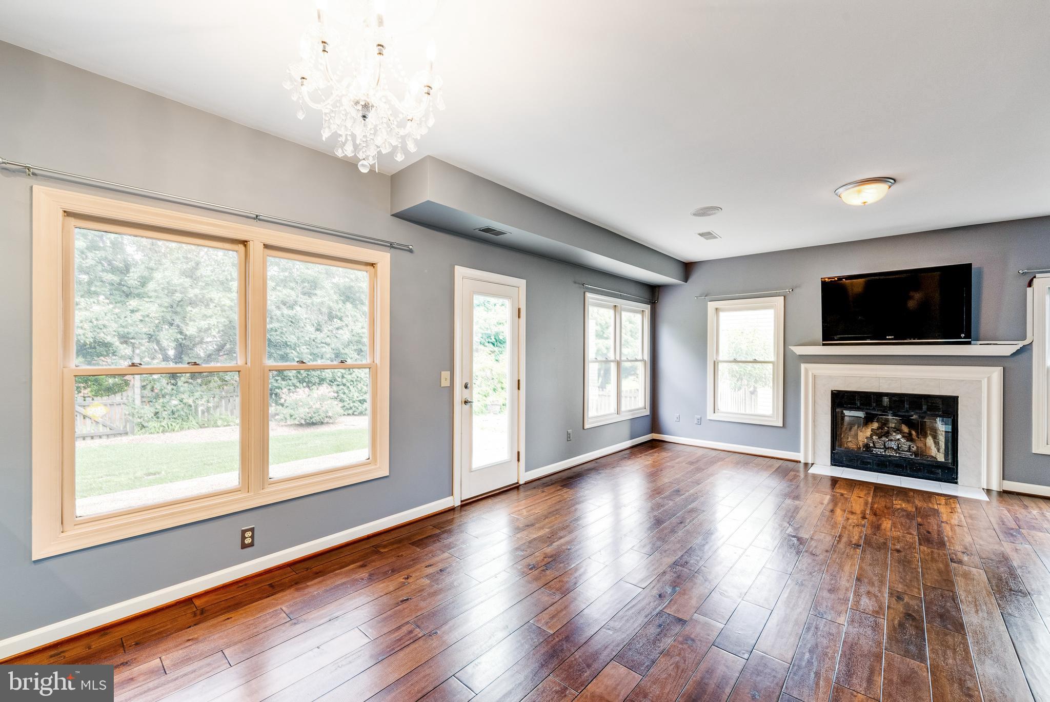 ASHBURN VILLAGE - Residential