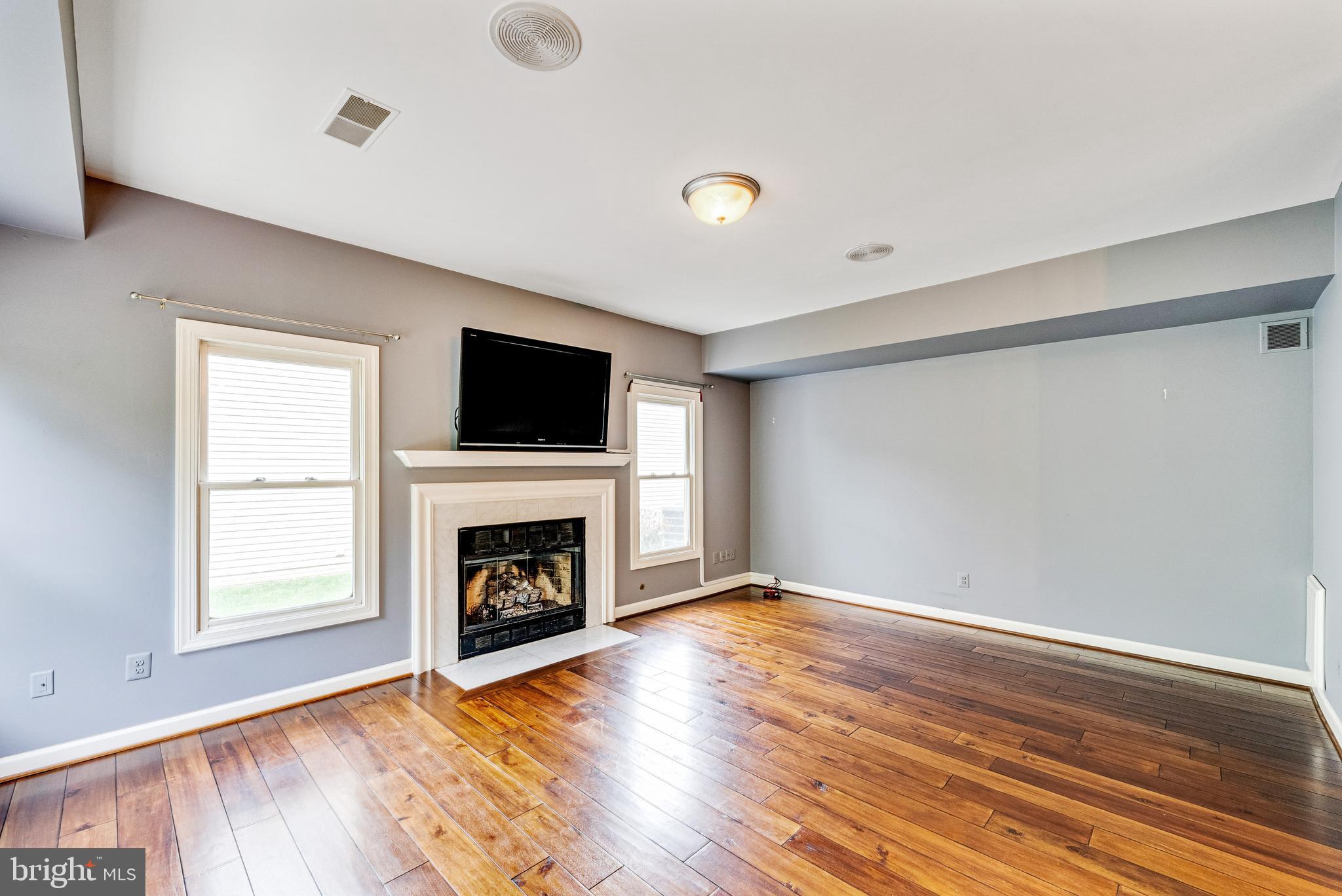 ASHBURN VILLAGE - Residential