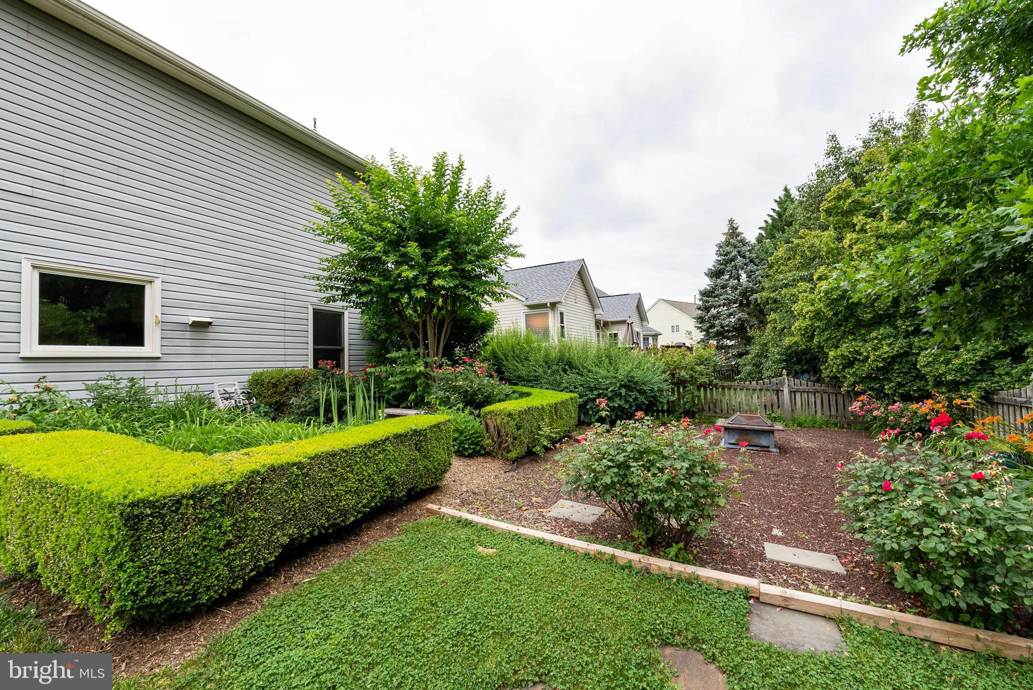 ASHBURN VILLAGE - Residential