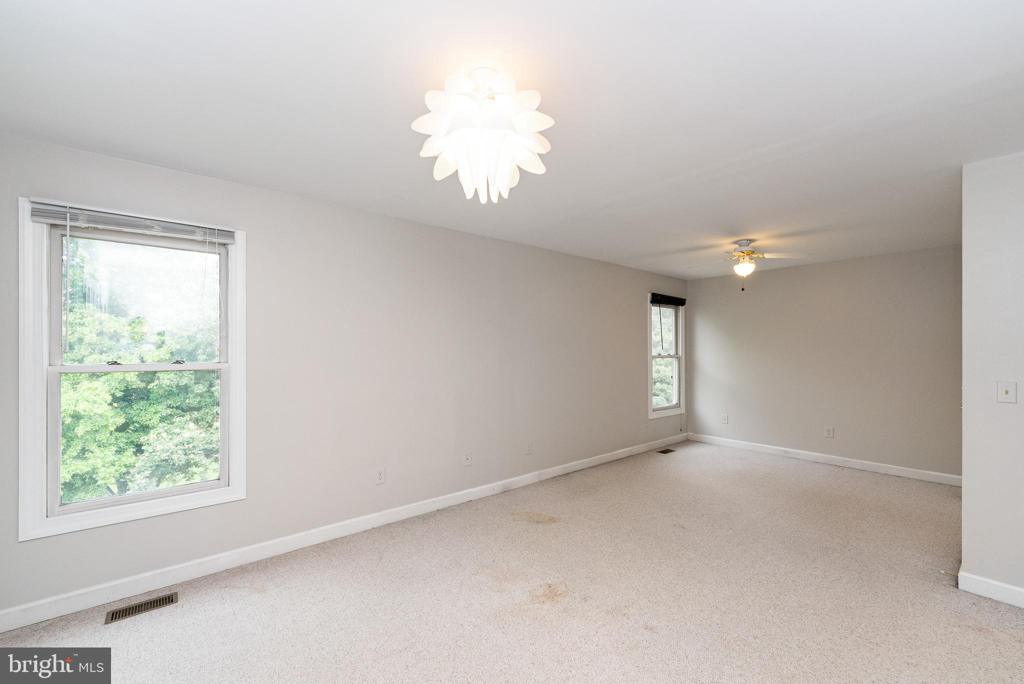 ASHBURN VILLAGE - Residential