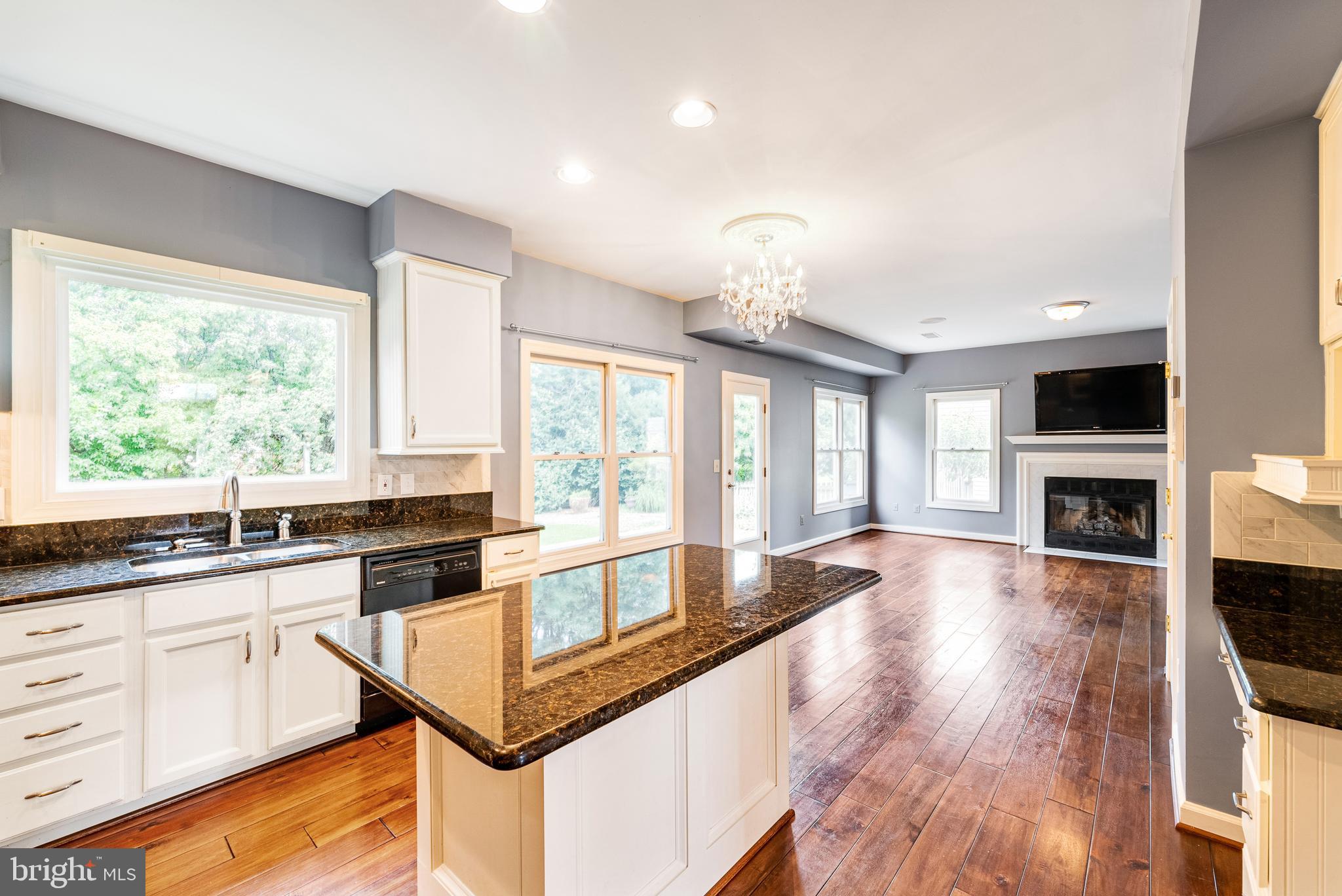 ASHBURN VILLAGE - Residential