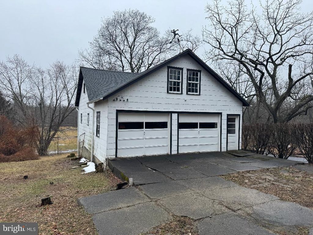 Photo of 140 E Walnut Street, SELLERSVILLE, PA 18960 (MLS # PABU2115404)