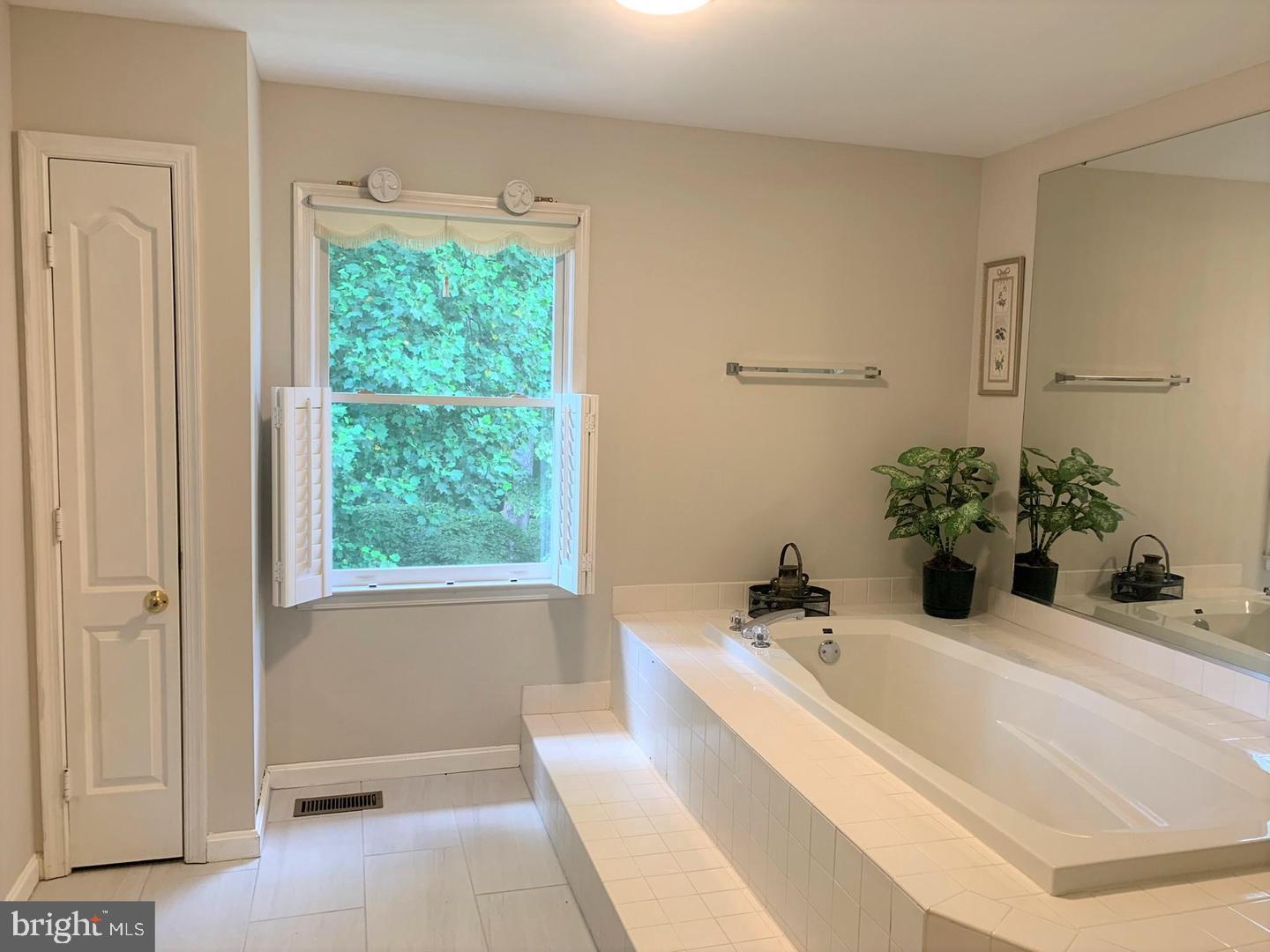 DORAL - Residential Lease