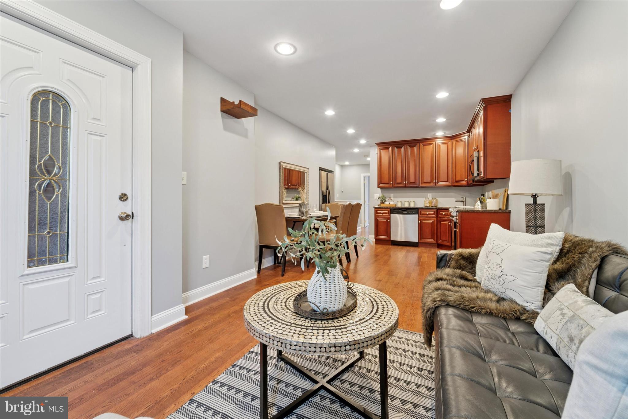 2001 CARPENTER STREET B