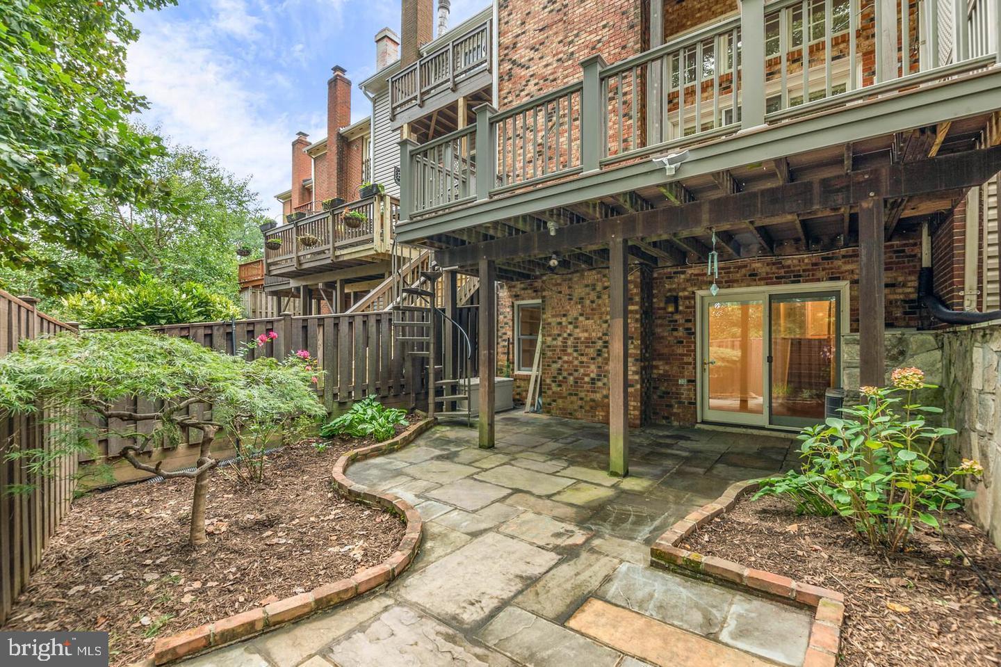 TYSONS TOWNES - Residential Lease