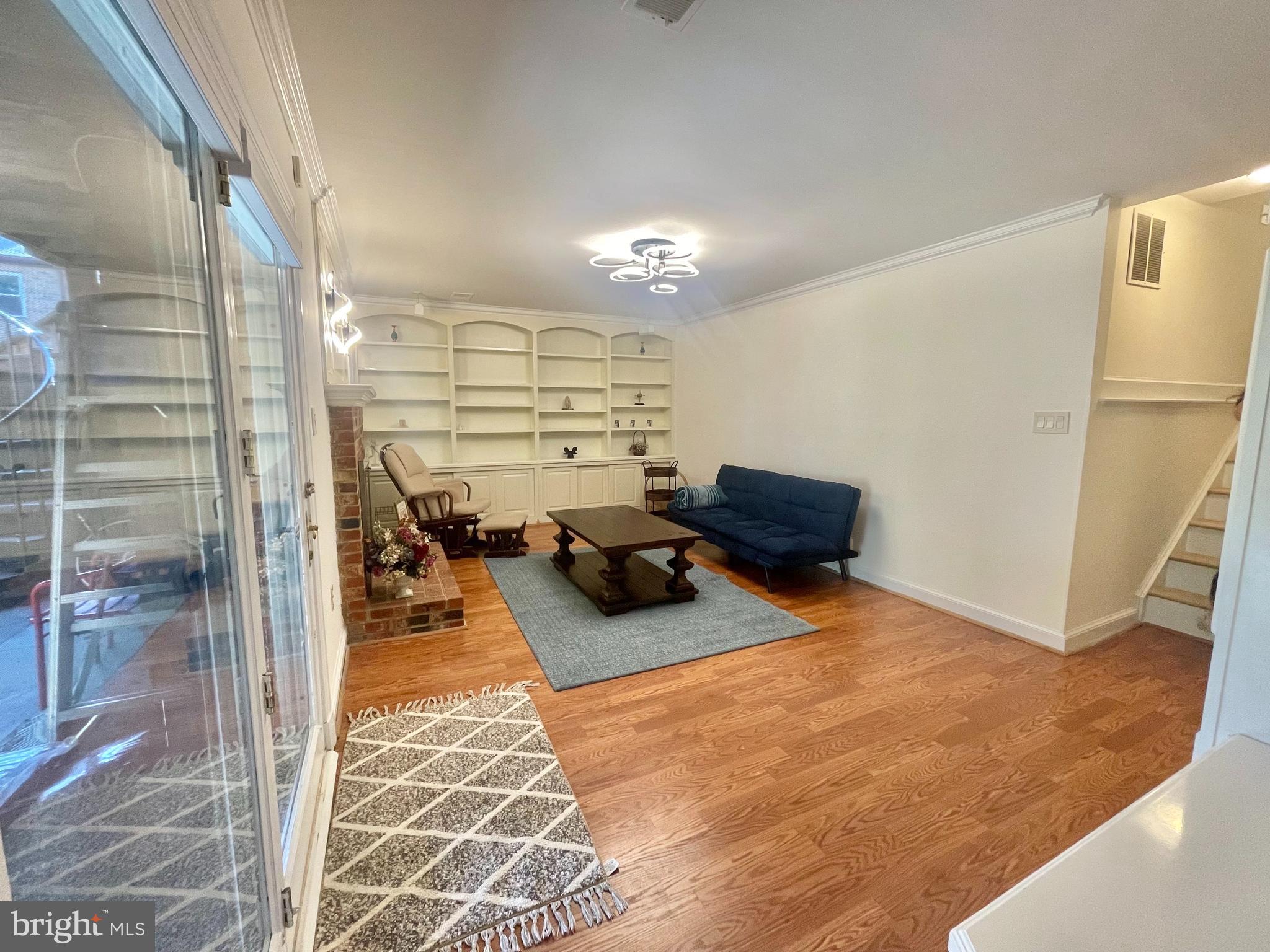 TYSONS TOWNES - Residential Lease