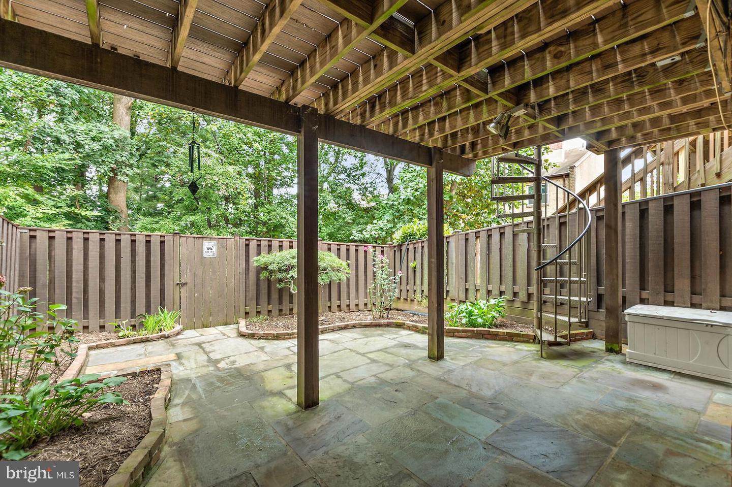 TYSONS TOWNES - Residential Lease