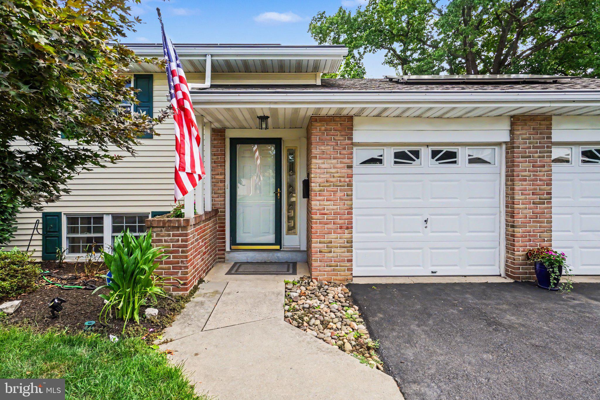 2 SYCAMORE LANE