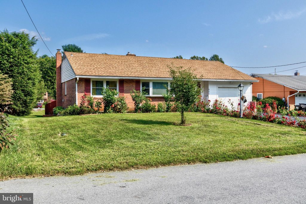 Photo of 601 Bermuda Road, Lancaster, PA 17603 (MLS # PALA2042532)
