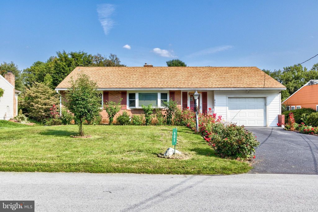 Photo of 601 Bermuda Road, Lancaster, PA 17603 (MLS # PALA2042532)