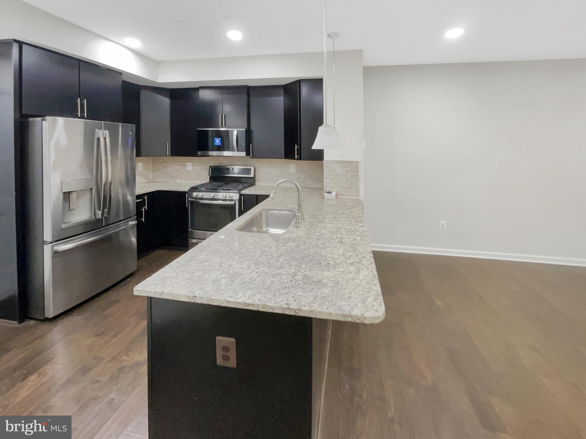 DISCOVERY SQUARE - Residential