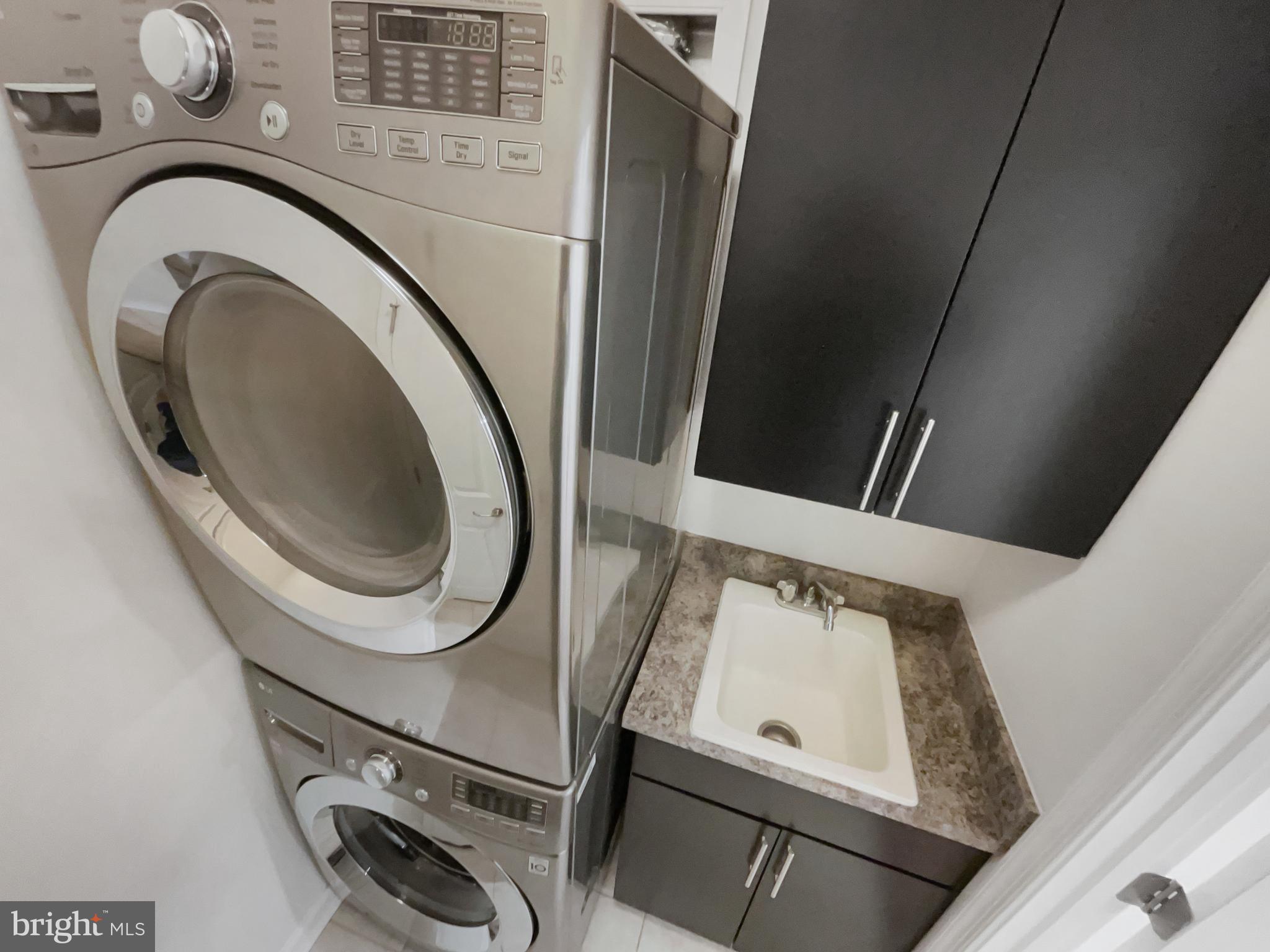 DISCOVERY SQUARE - Residential