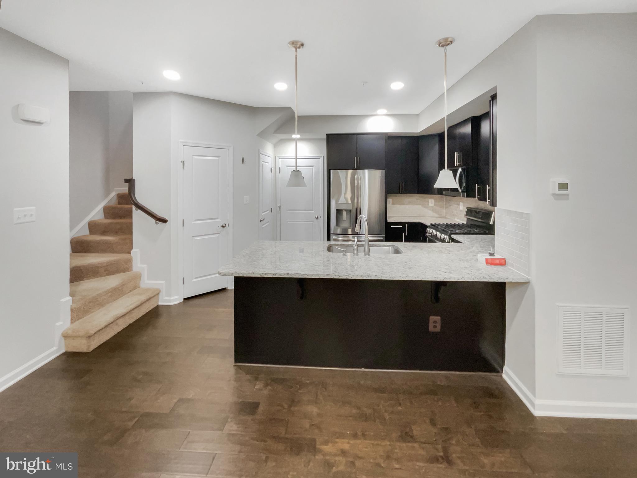 DISCOVERY SQUARE - Residential