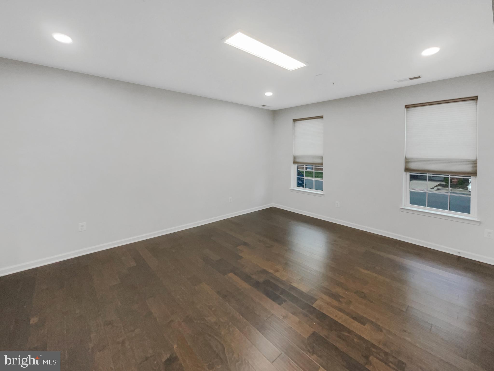 DISCOVERY SQUARE - Residential