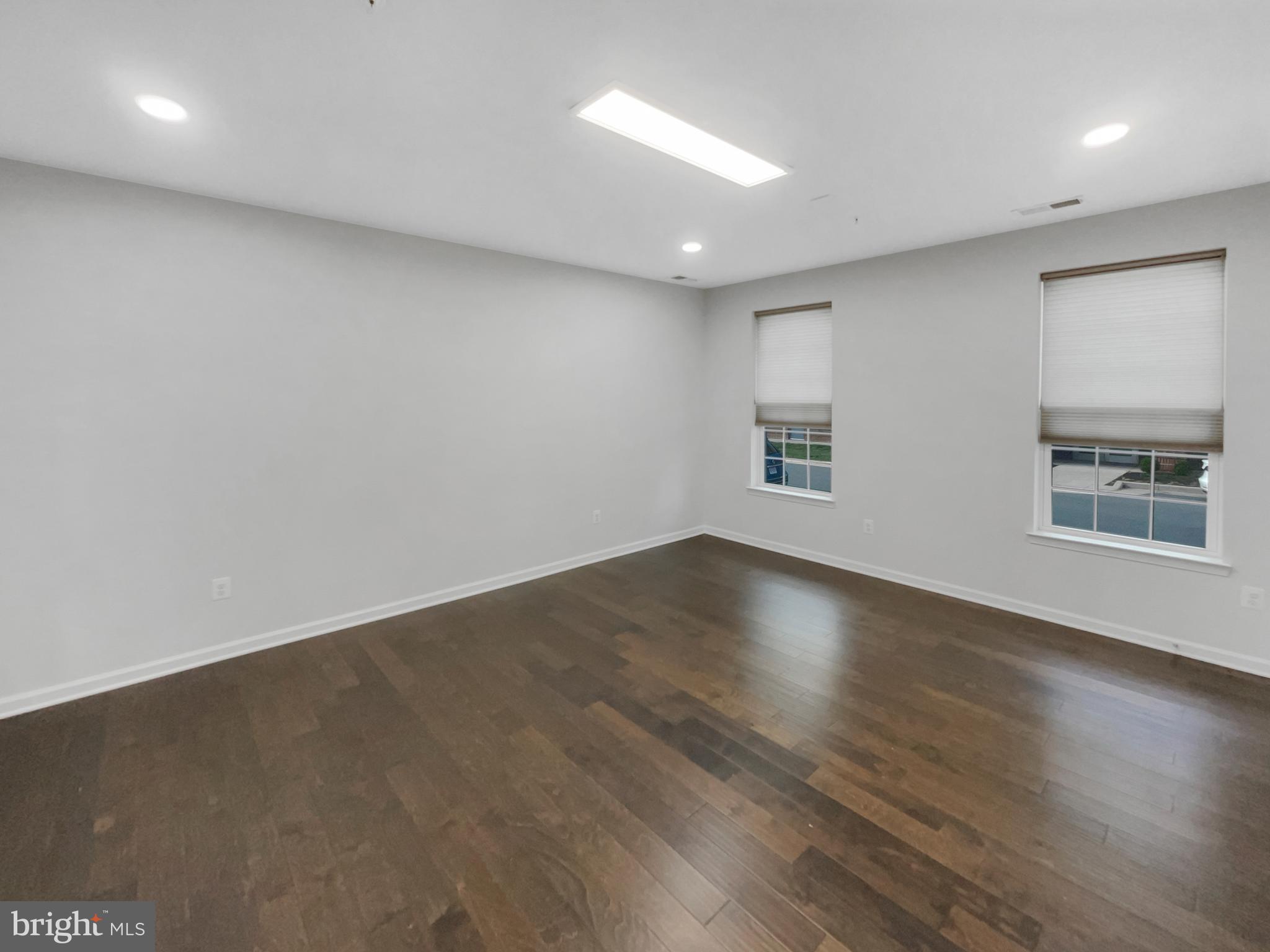 DISCOVERY SQUARE - Residential