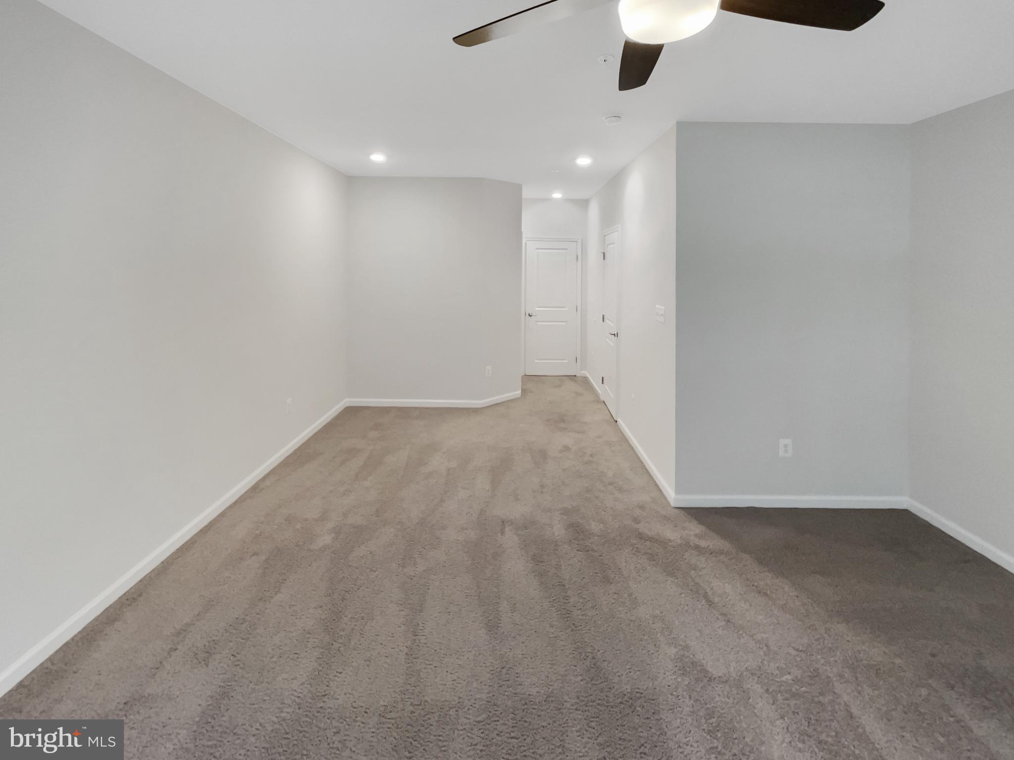 DISCOVERY SQUARE - Residential