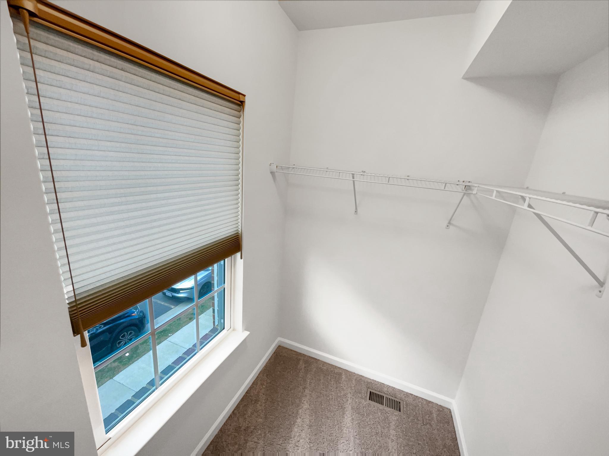 DISCOVERY SQUARE - Residential