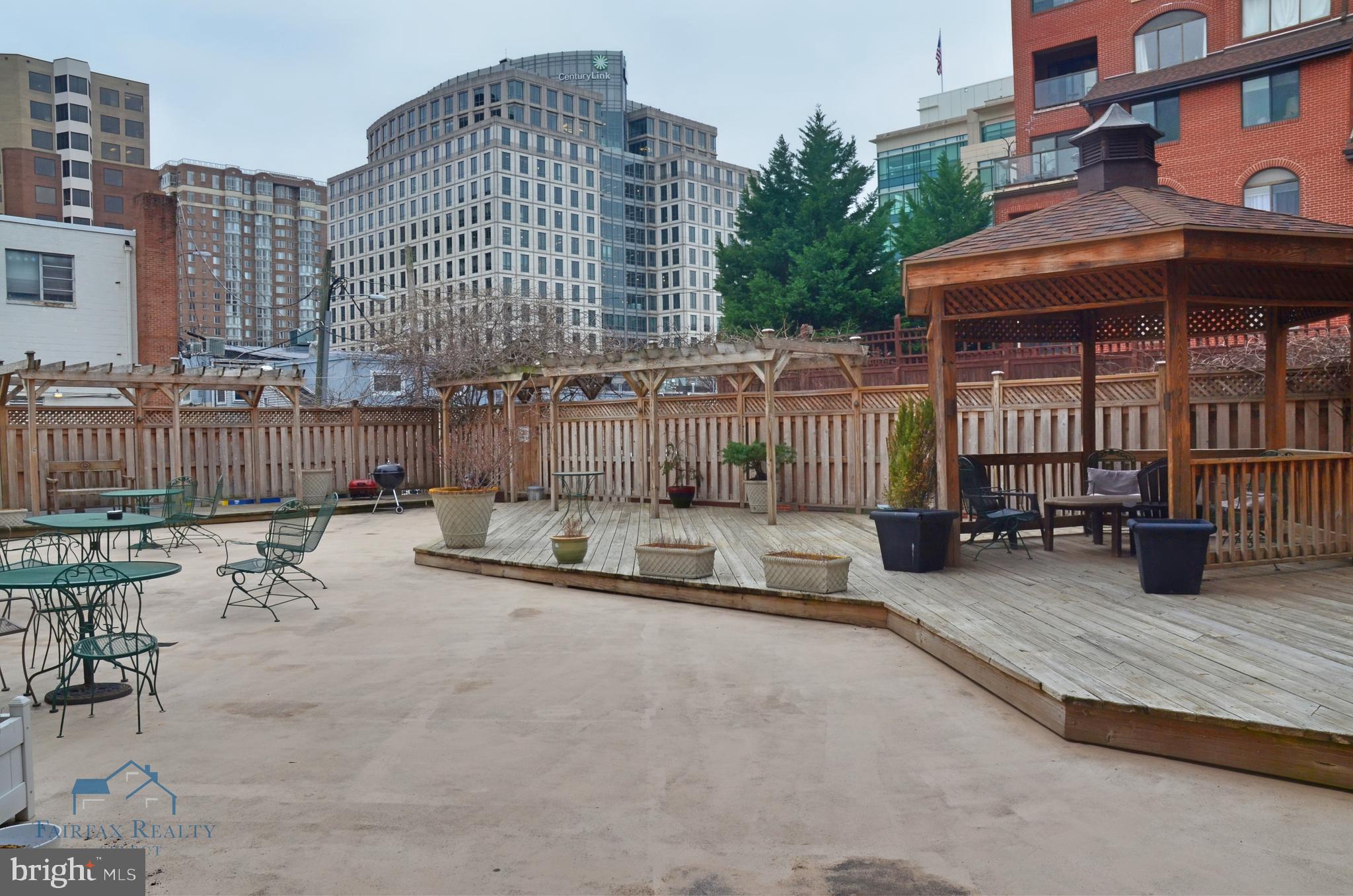 SUMMERWALK - Residential