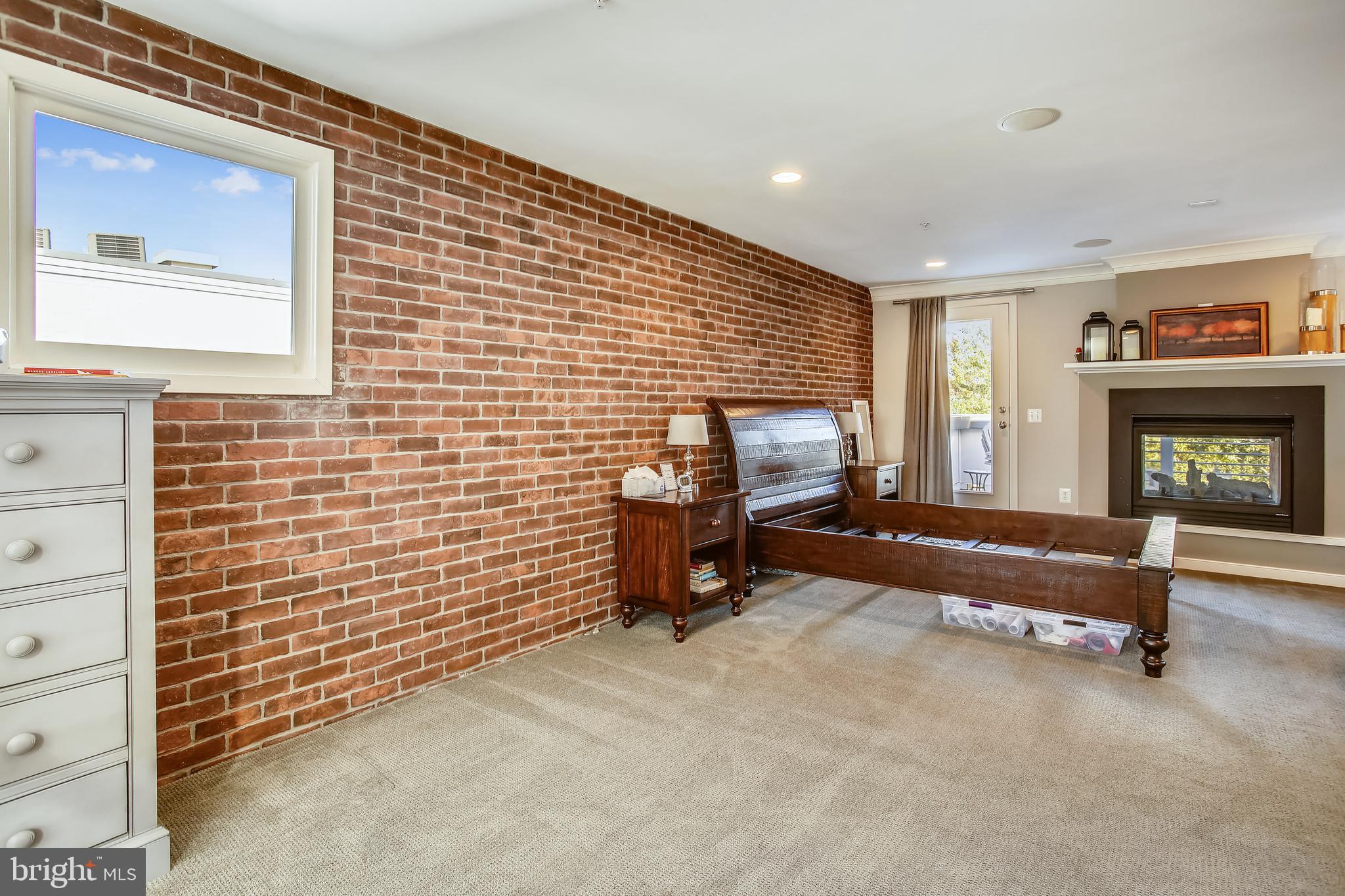 OLD TOWN COMMONS - Residential Lease