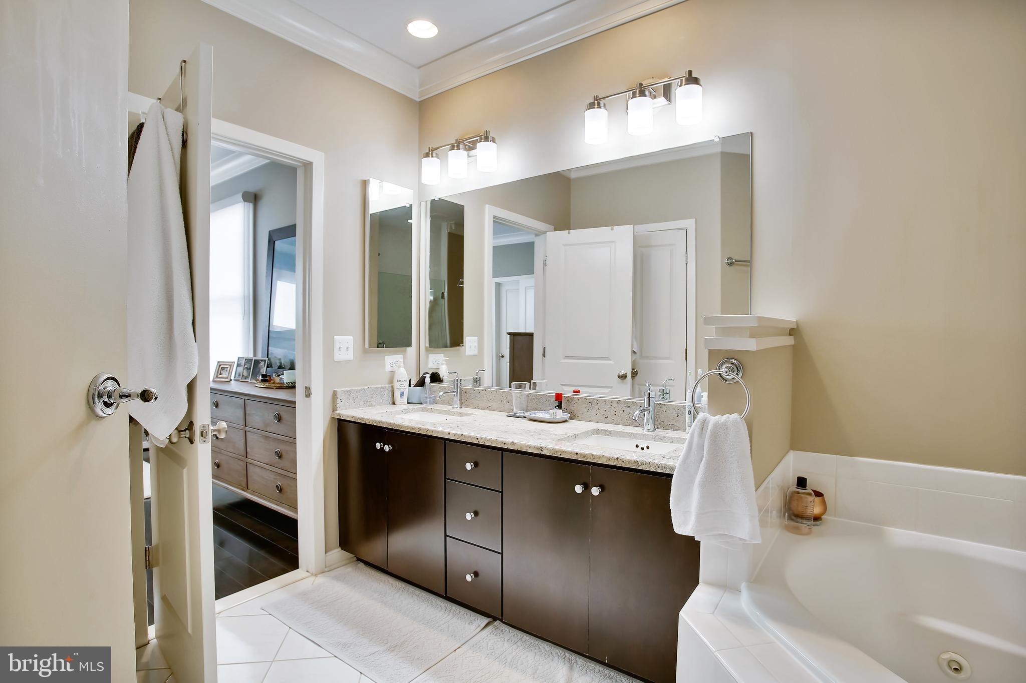 OLD TOWN COMMONS - Residential Lease