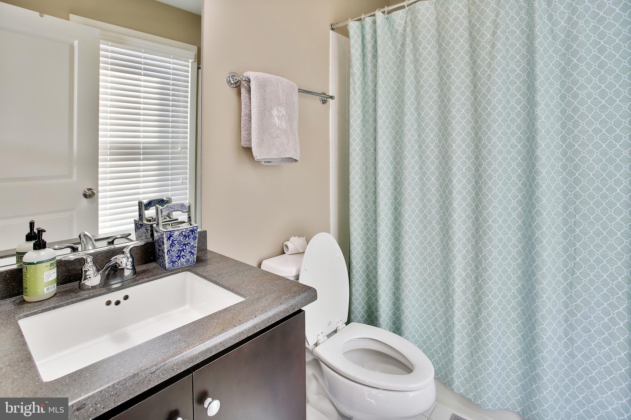 OLD TOWN COMMONS - Residential Lease