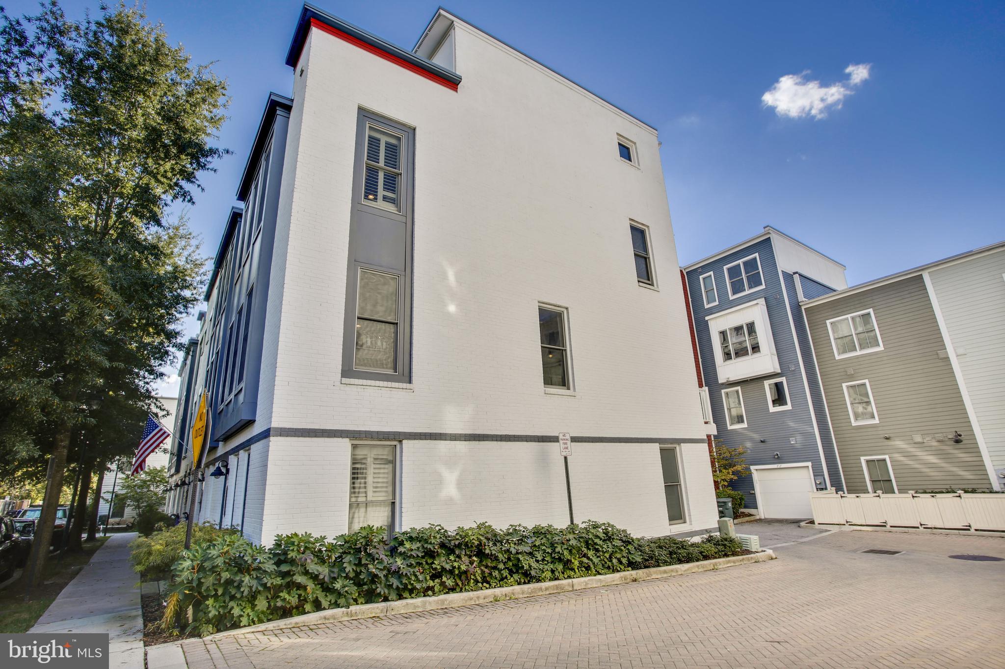 OLD TOWN COMMONS - Residential Lease