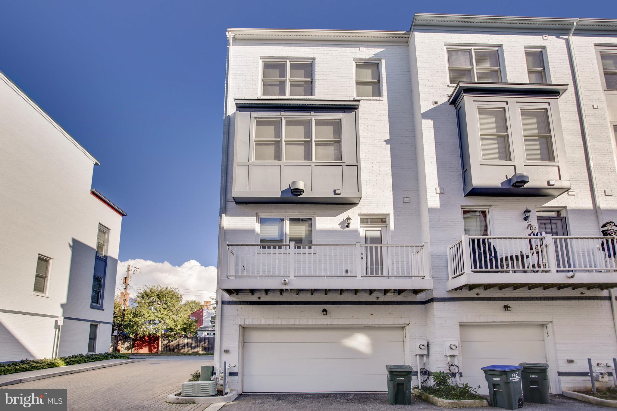 OLD TOWN COMMONS - Residential Lease