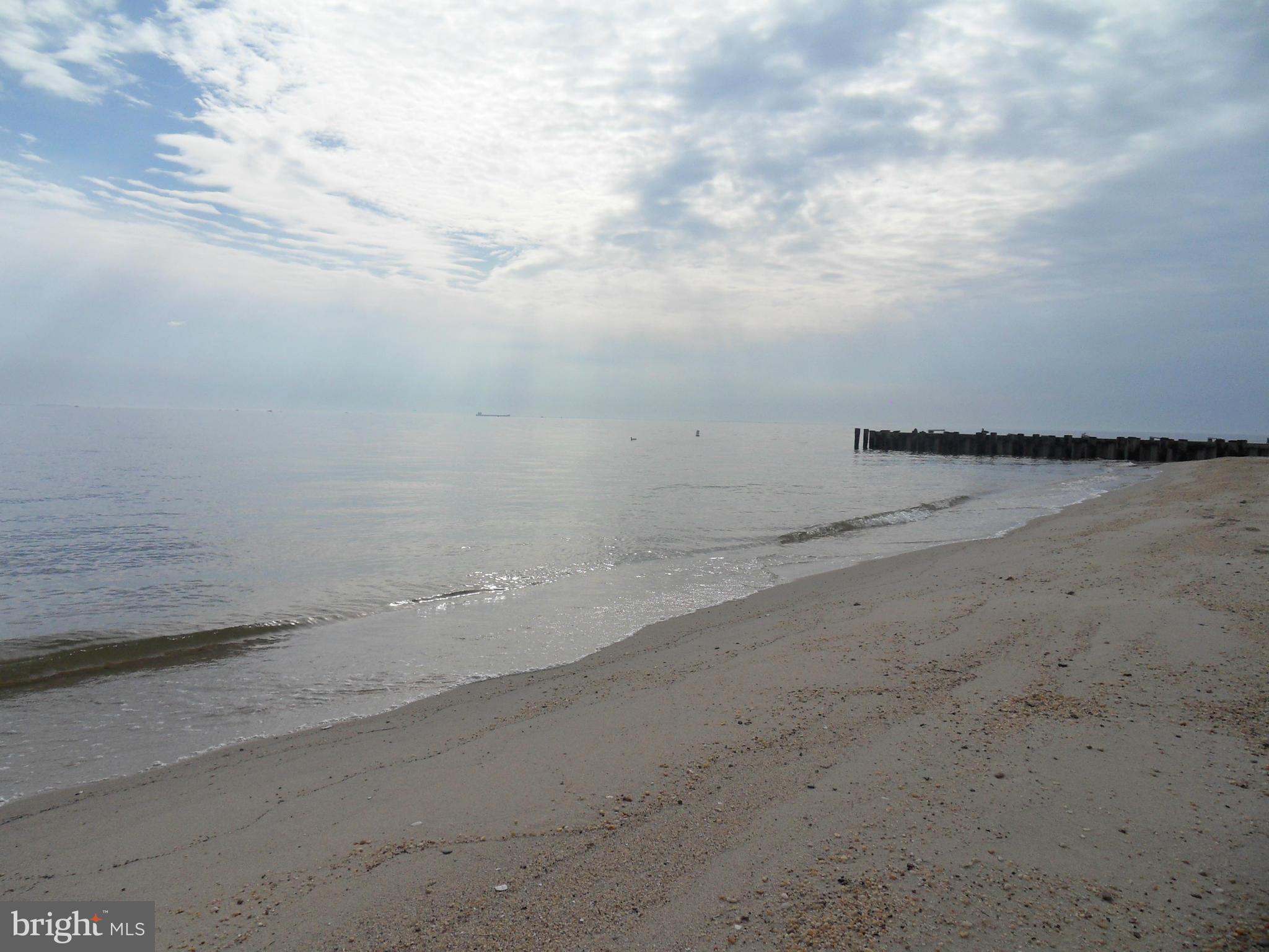 BREEZY POINT - Residential