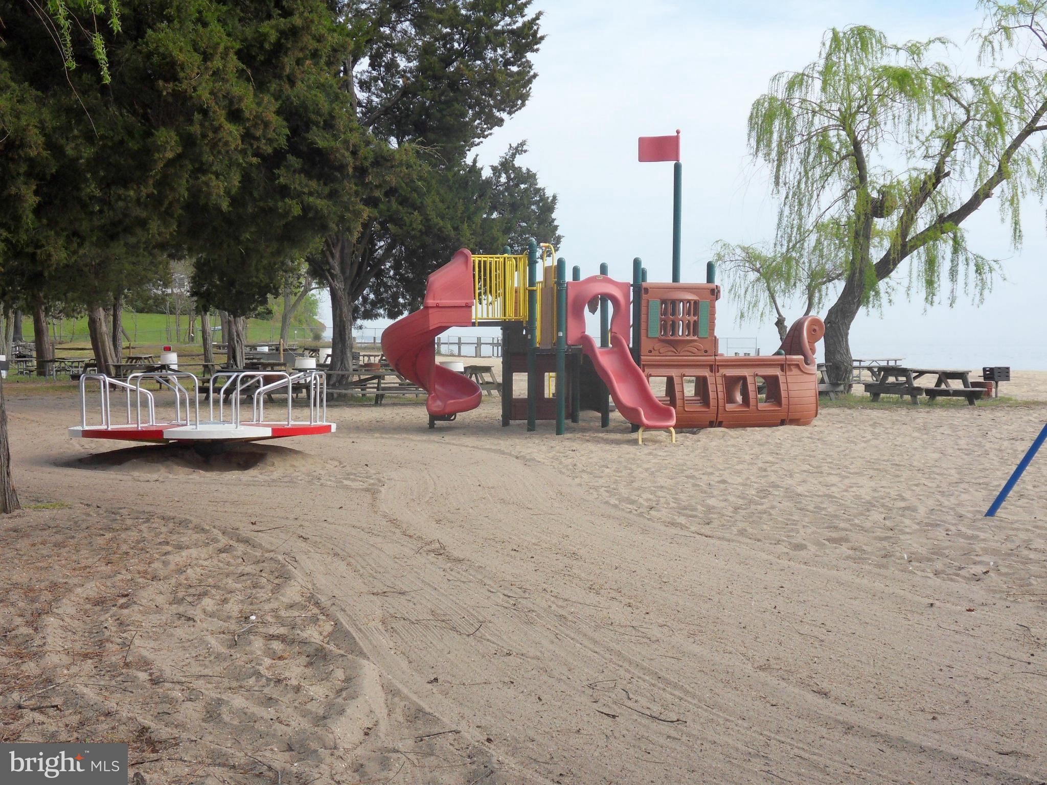 BREEZY POINT - Residential