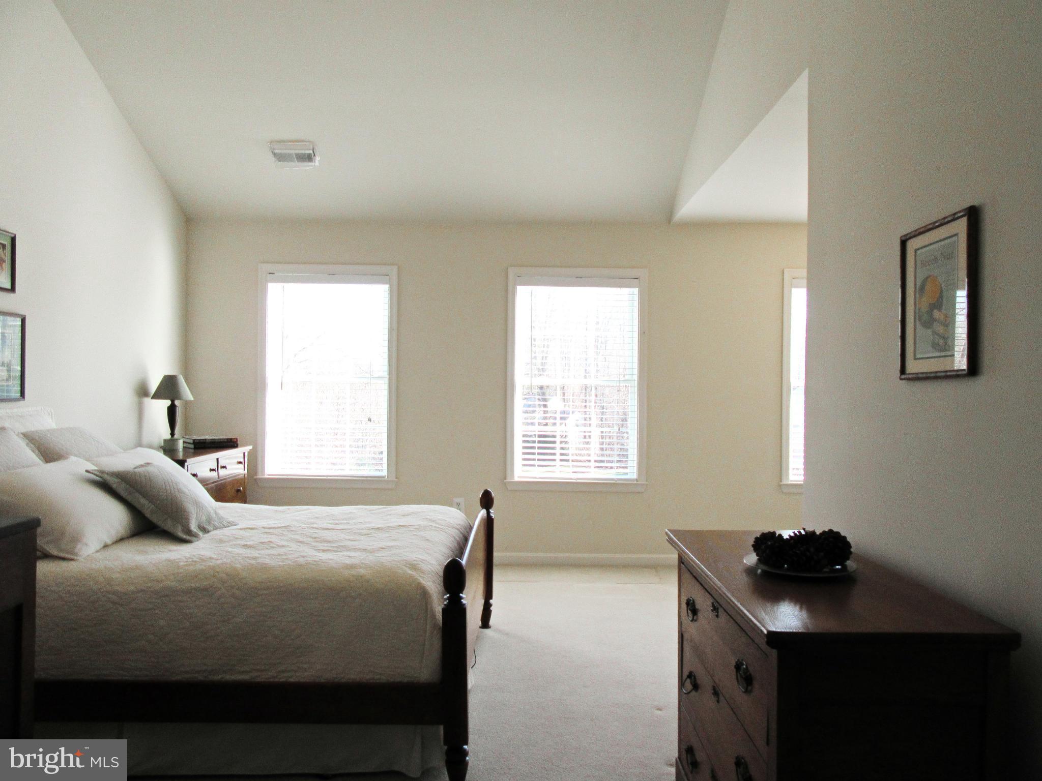 BREEZY POINT - Residential