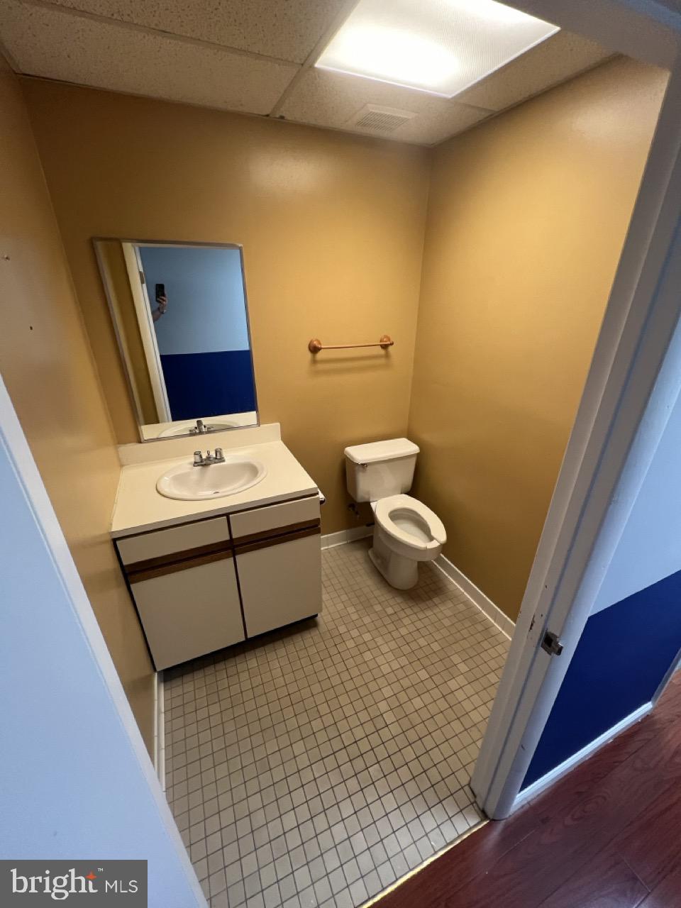 VILLAGE OF OAKLAND MILLS - Commercial Lease